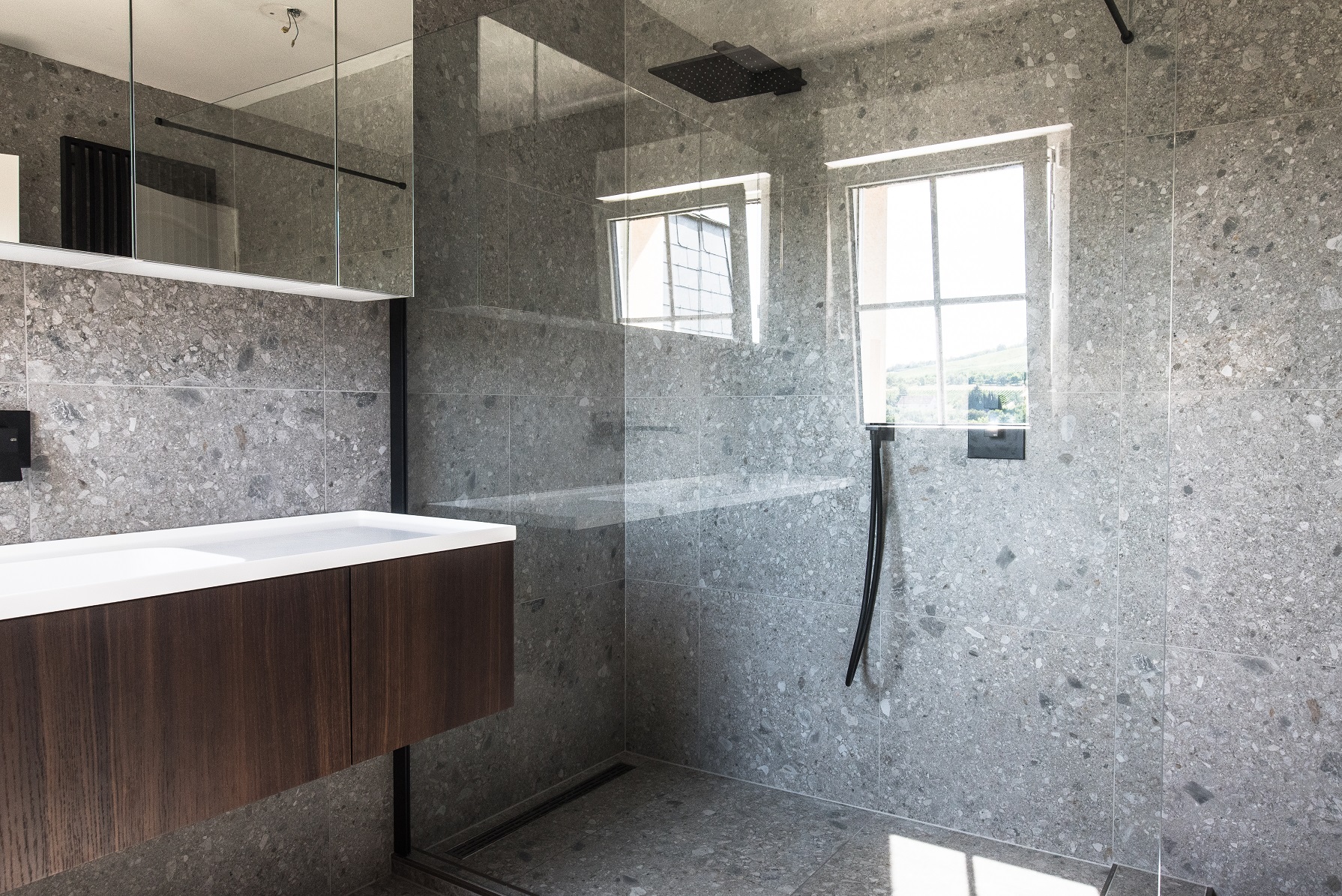 Salle de bains sur mesure design minimal Luxembourg