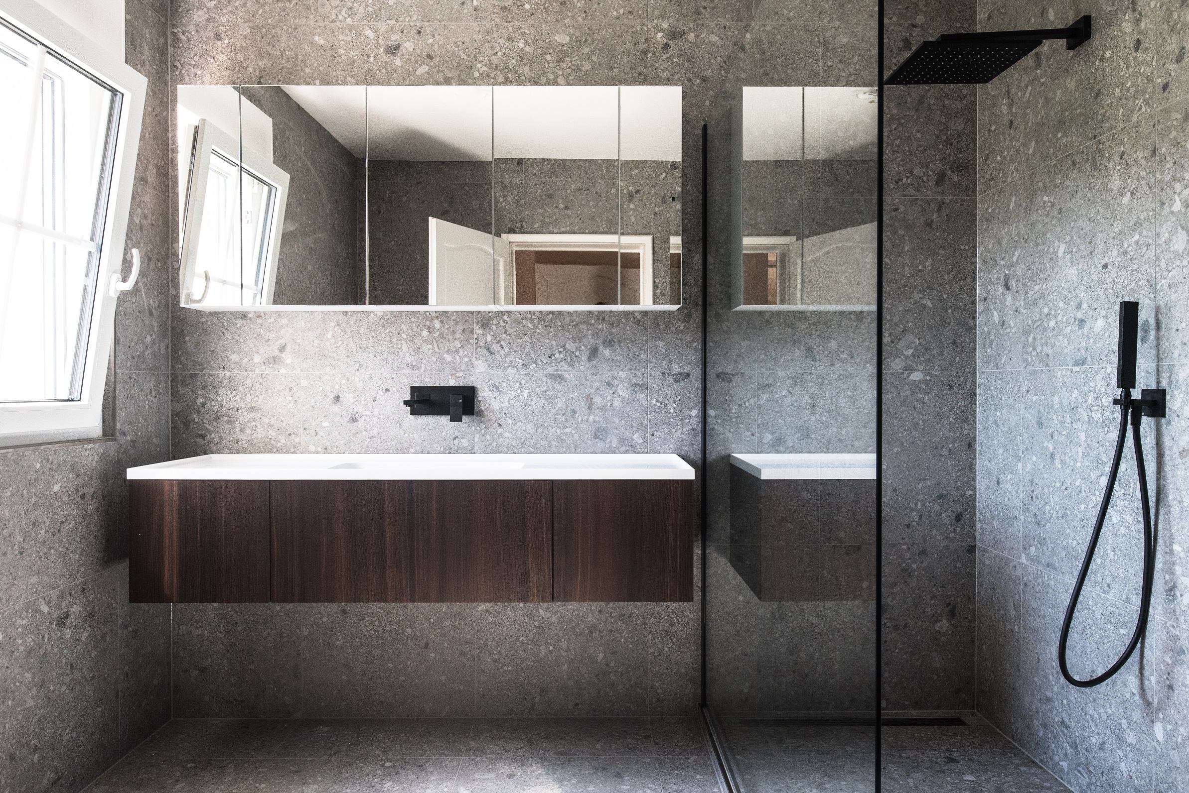 Salle de bains sur mesure design minimal Luxembourg