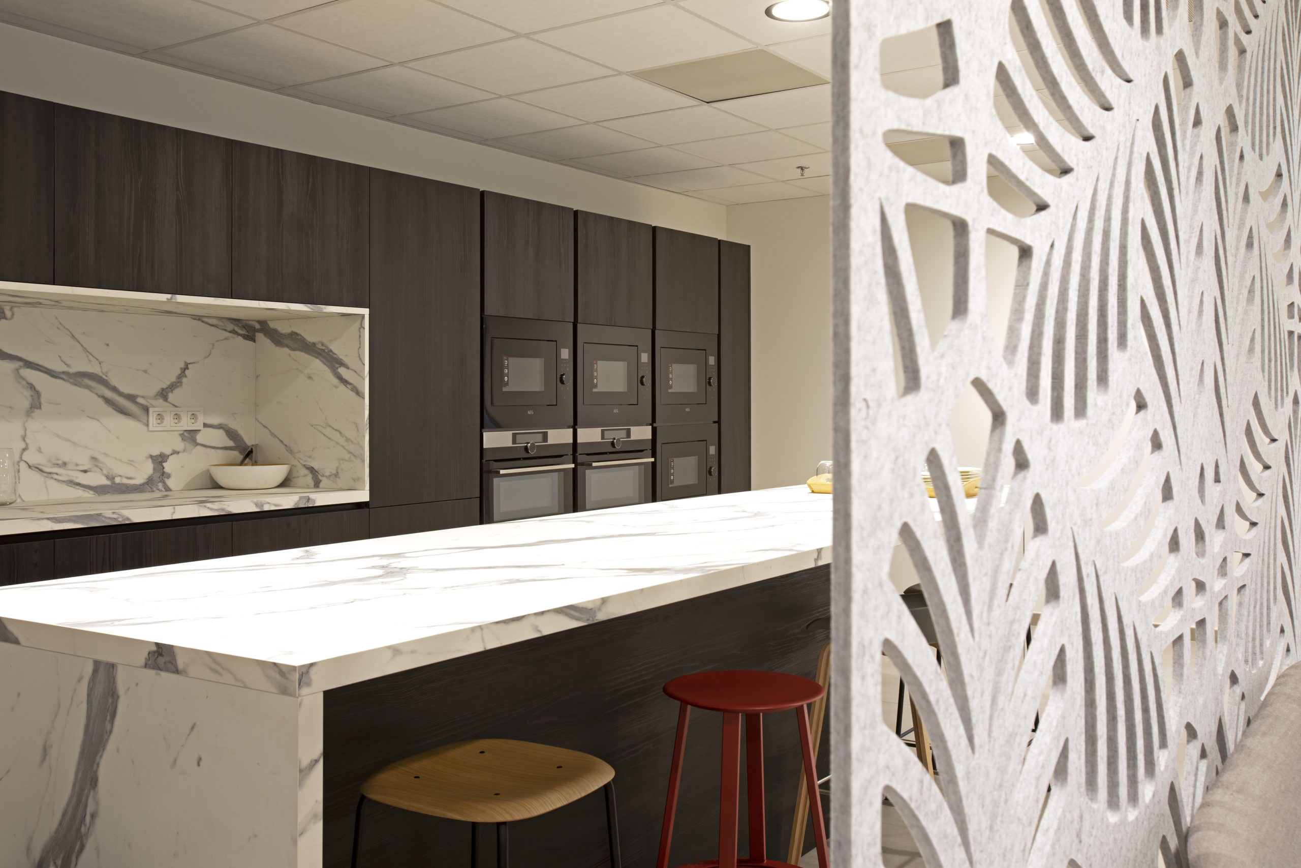 Cuisine bureau garage BMW Bilia emond Luxembourg architecture interieur 1plus1 1