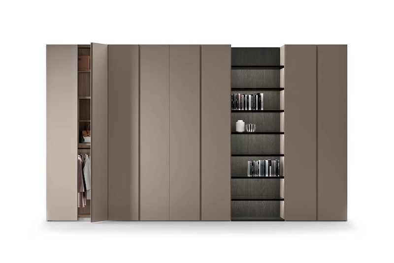 Exemple d'un dressing sur-mesure constitué de plusieurs portes