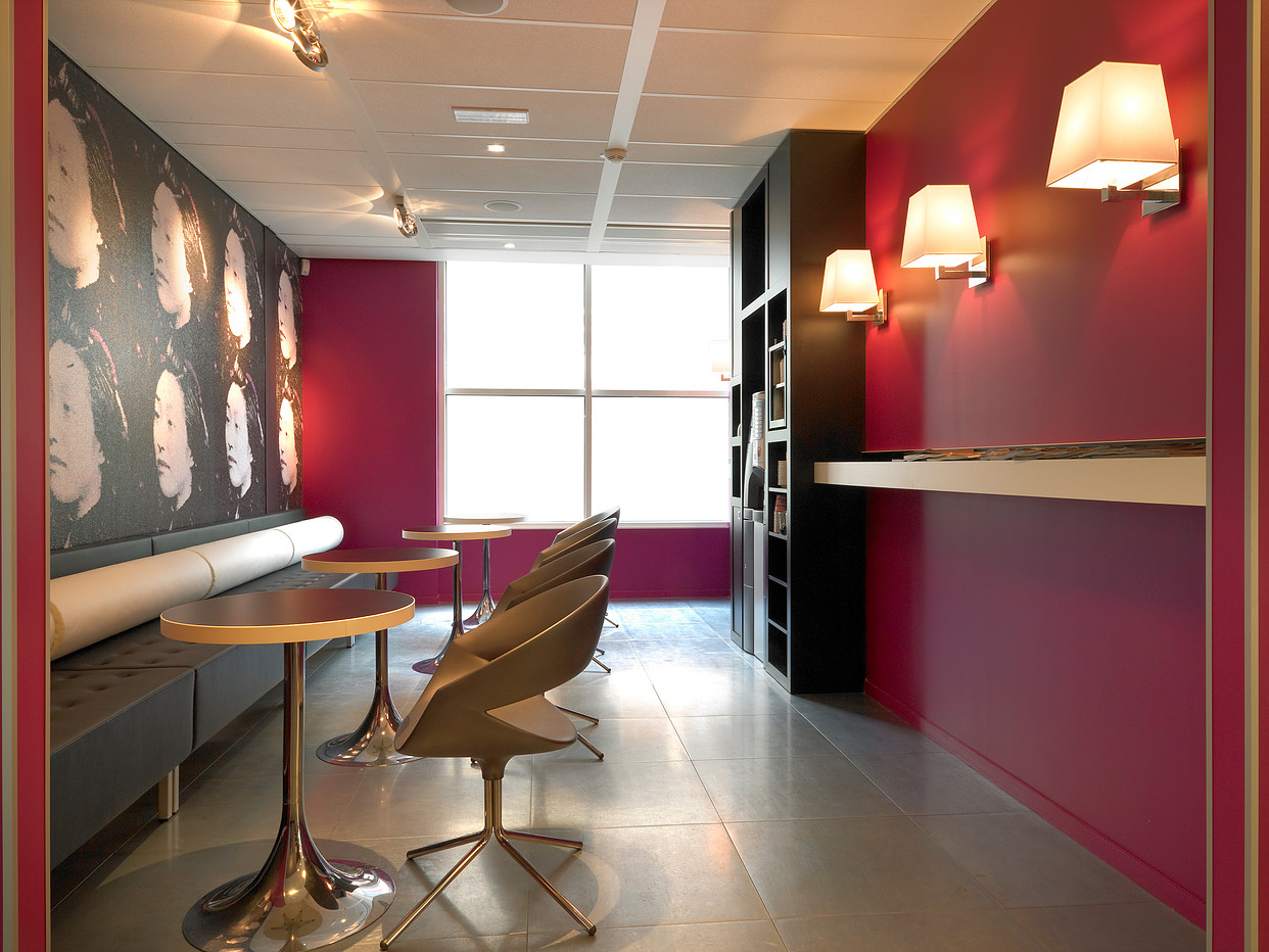 bureau enfant 1 Agencement d'un restaurant réalisé dans un style rouge